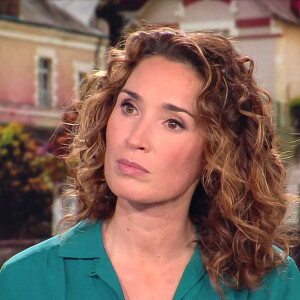 Illustration du 1er journal de 13h présenté par Marie-Sophie Lacarrau et diffusé sur TF1 en direct , Paris, le 4 janvier 2020