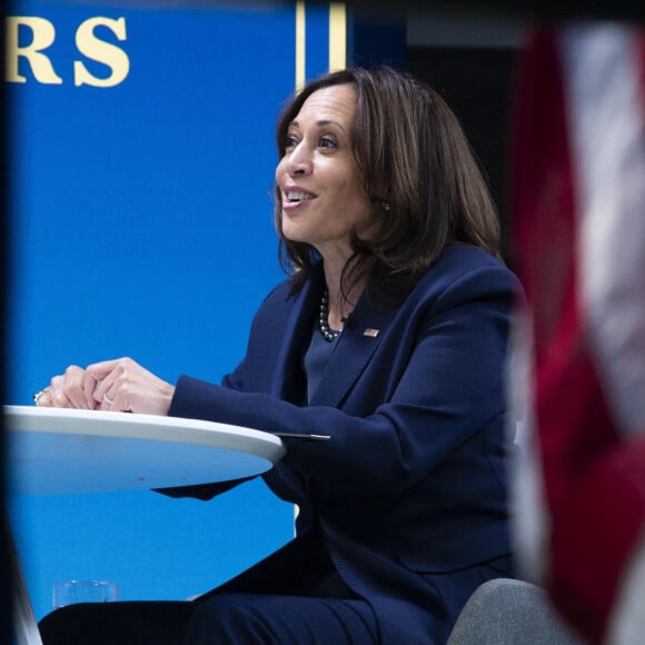 La vice-président américaine Kamala Harris participe à une "listening session" avec les maires de l'Association des maires afro-américains, dans le bâtiment du bureau exécutif d'Eisenhower (EEOB) à Washington, The Distric, Etats-Unis, le 10 février 2021. 