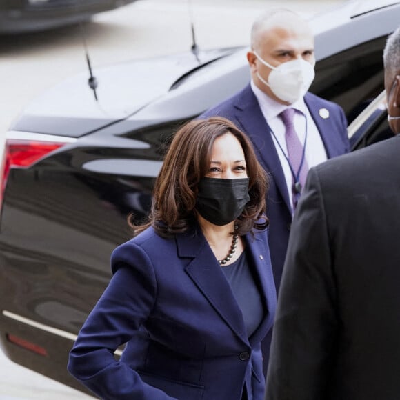 Joe Biden, Kamala Harris et le secrétaire à la Défense Lloyd Austin à leur arrivée au Pentagone à Arlington. Le 10 février 2021 