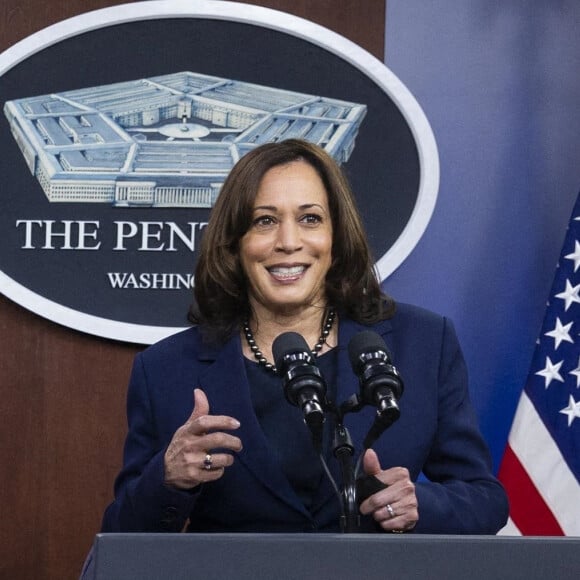 Joe Biden, Kamala Harris et le secrétaire à la Défense Lloyd Austin en visite au Pentagone à Arlington. 