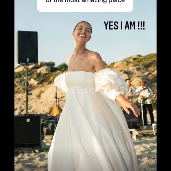 Marie-Ange Casta s'est dévoilée pour la toute première fois dans sa robe de mariée le 21 février 2021. Elle a épousé Marc-Antoine Le Bret en juin 2019 en Corse.