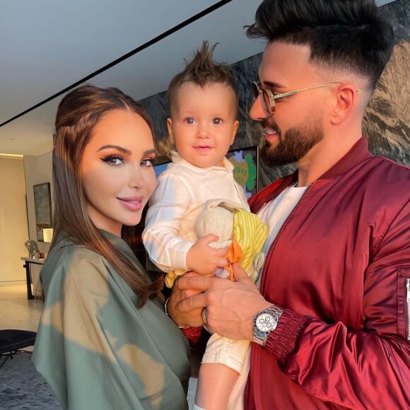 Nabilla a enfin revu son père et a pu lui présenter pour la toute première fois Milann. La rencontre s'est déroulée à Genève, en Suisse.