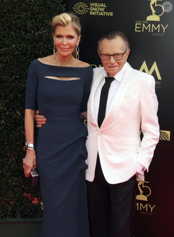 Larry King et sa femme Shawn Southwick à la 45ème cérémonie annuelle "Daytime Emmy Awards" au Pasadena's Civic Auditorium à Pasadena.