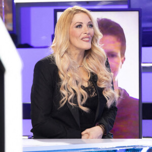 Exclusif - Loana fait son retour à la télévision sur le plateau de l'émission TPMP (Touche pas à mon poste) avec Cyril.Hanouna le 9 février 2021. © Jack Tribeca / Bestimage 