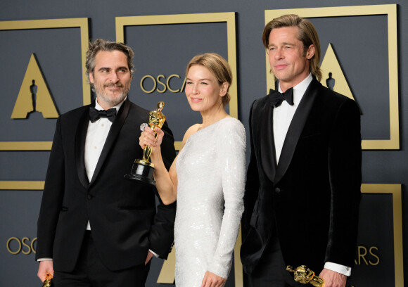 Joaquin Phoenix, Brad Pitt et Renée Zellweger - Press Room de la 92e cérémonie des Oscars 2020 au Hollywood and Highland à Los Angeles. Le 9 février 2020.