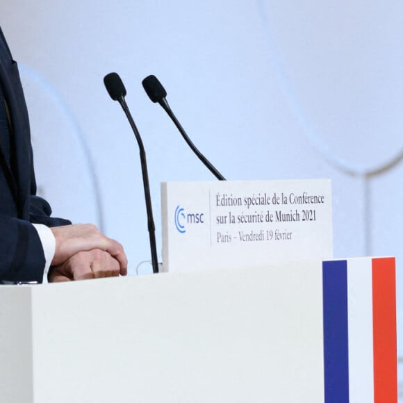 Emmanuel Macron - Vidéoconférence sur la sécurité de Munich 2021 avec Joe Biden et Angela Merkel. Palais de l'Elysée, Paris. Le 19 février 2021. © Jacques Witt/Pool/Bestimage