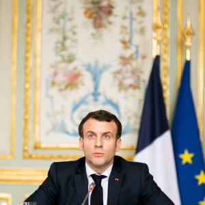 Emmanuel Macron - Visioconférence avec les cinq chefs d'Etat des pays membres du "G5 Sahel" et la participation de représentants de plusieurs Chefs d'Etats et de gouvernement et de leaders d'organisations internationales, à l'Elysée. Paris. Le 16 février 2021.