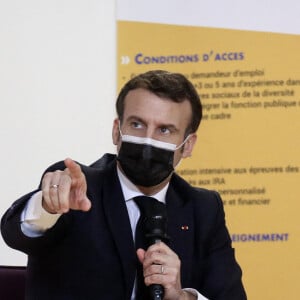 Emmanuel Macron se rend à l'Institut Régional d'Administration (IRA) pour échanger avec des élèves fonctionnaires et de classe préparatoire intégrée à l'IRA et des lycéens. Nantes, le 11 février 2021. © Stéphane Lemouton / Bestimage