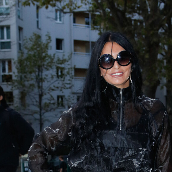 Sylvie Ortega Muños (enceinte) - Arrivées du défilé PAP P/E 2021 "Enfants riches et déprimés" à l'espace Niemeyer à Paris, le 01 octobre 2020. © Veeren Ramsamy - Christophe Clovis / Bestimage