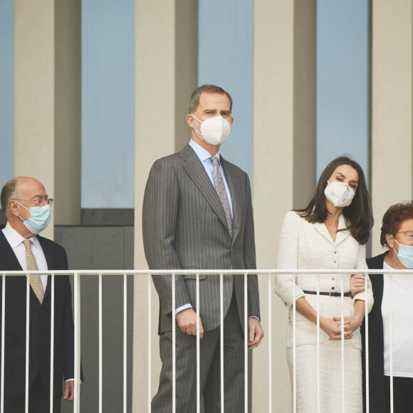 Le roi Felipe VI d'Espagne et la reine Letizia assistent à l'inauguration du musée d'art moderne Helga de Alvear. Cáceres, le 25 février 2021.