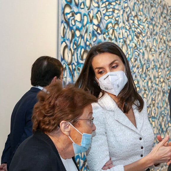 Le roi Felipe VI d'Espagne et la reine Letizia assistent à l'inauguration du musée d'art moderne Helga de Alvear. Cáceres, le 25 février 2021.