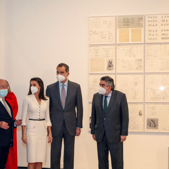 Le roi Felipe VI d'Espagne et la reine Letizia assistent à l'inauguration du musée d'art moderne Helga de Alvear. Cáceres, le 25 février 2021.