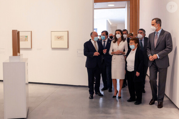 Le roi Felipe VI d'Espagne et la reine Letizia assistent à l'inauguration du musée d'art moderne Helga de Alvear. Cáceres, le 25 février 2021.