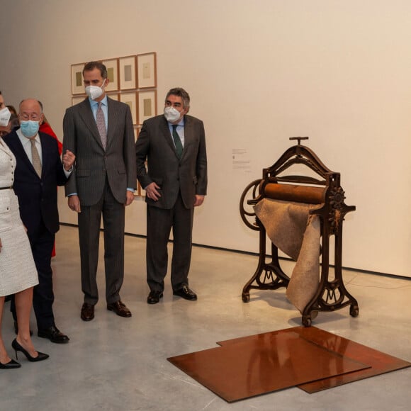 Le roi Felipe VI d'Espagne et la reine Letizia assistent à l'inauguration du musée d'art moderne Helga de Alvear. Cáceres, le 25 février 2021.