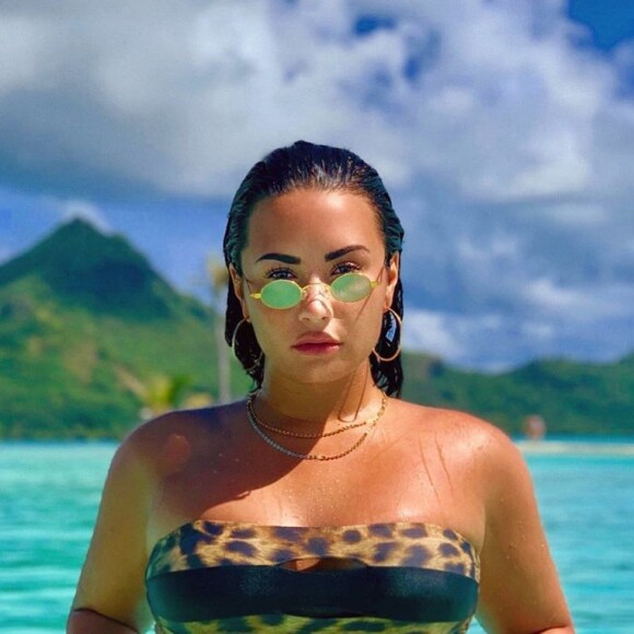 Demi Lovato, torride en bikini léopard à Bora Bora. Mai 2019.