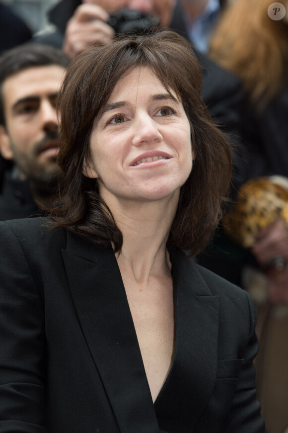 Charlotte Gainsbourg - Cérémonie d'inauguration de la plaque commémorative en l'honneur de Serge Gainsbourg, à Paris.