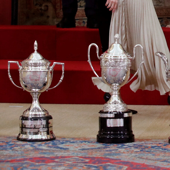 Le roi Felipe VI d'Espagne et la reine Letizia d'Espagne assistent à la cérémonie des National Sports Awards au Palais El Pardo à Madrid, Espagne, le 2 mars 2021.