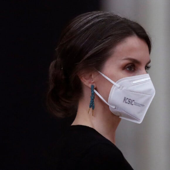 Le roi Felipe VI d'Espagne et la reine Letizia d'Espagne assistent à la cérémonie des National Sports Awards au Palais El Pardo à Madrid, Espagne, le 2 mars 2021.