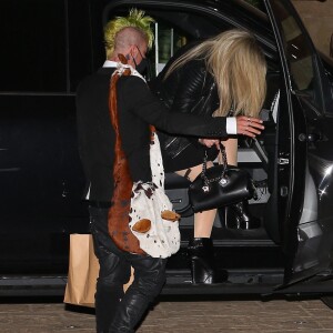 Avril Lavigne et son compagnon Mod Sun quittent Solo House à Malibu, après un dîner en amoureux chez Giorgio Baldi. Le 2 mars 2021.