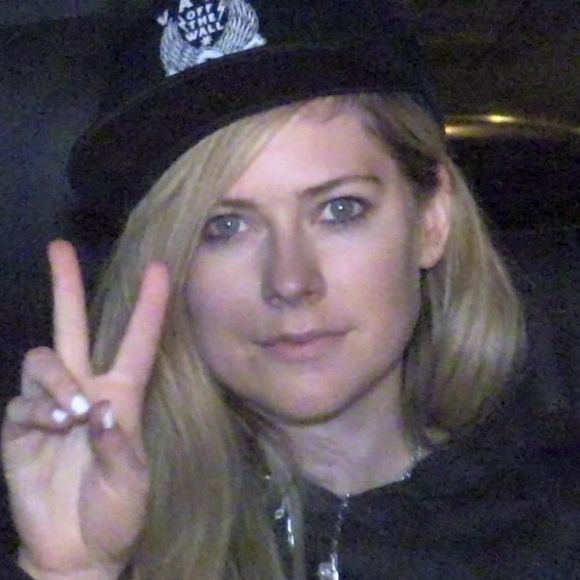 Avril Lavigne et Mod Sun sortent d'un dîner au Boa Steackhouse à West Hollywood le 4 février 2021.