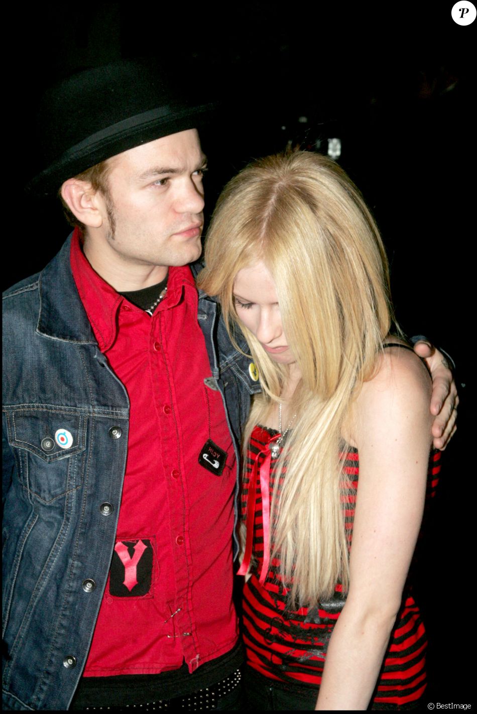 Avril Lavigne et Deryck Whibley quittent le restaurant Koi à Beverly Hills. Le 14 octobre 2005