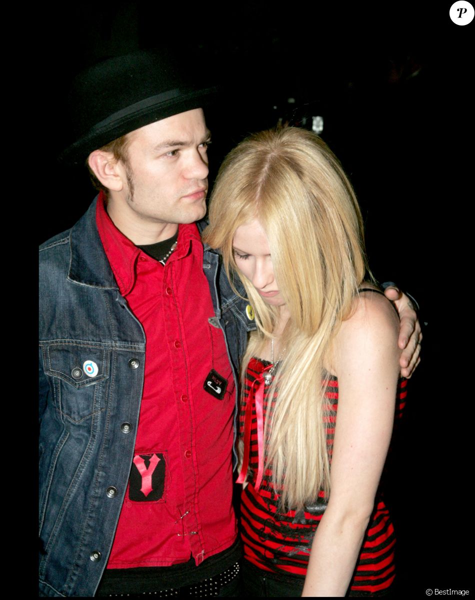 Avril Lavigne et Deryck Whibley quittent le restaurant Koi à Beverly Hills. Le 14 octobre 2005.