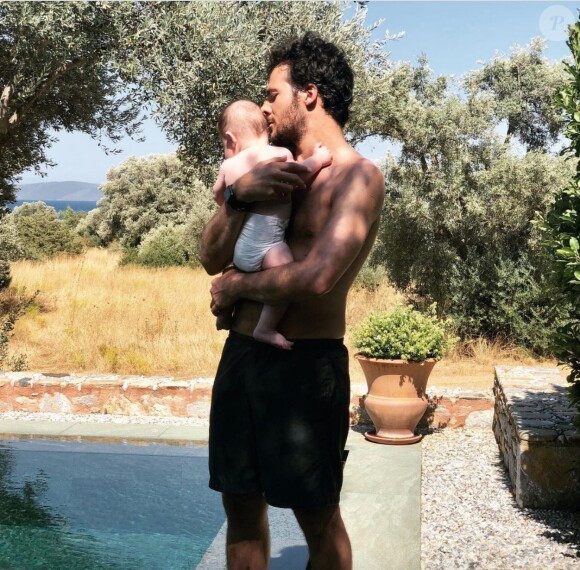 Amir et son fils Mickaël sur Instagram. Le 20 décembre 2020.