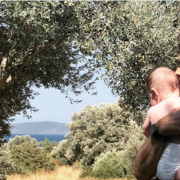 Amir et son fils Mickaël sur Instagram. Le 20 décembre 2020.