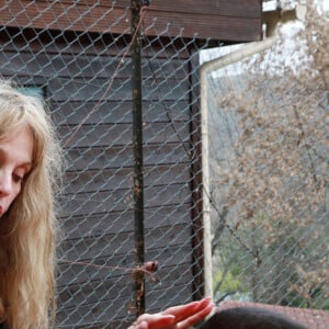 Exclusif - Rencontre avec Arielle Dombasle au refuge pour chats "Les chats de Stella" à Vence.  Le 5 février 2021 © Franz Chavaroche / Nice Matin / Bestimage 