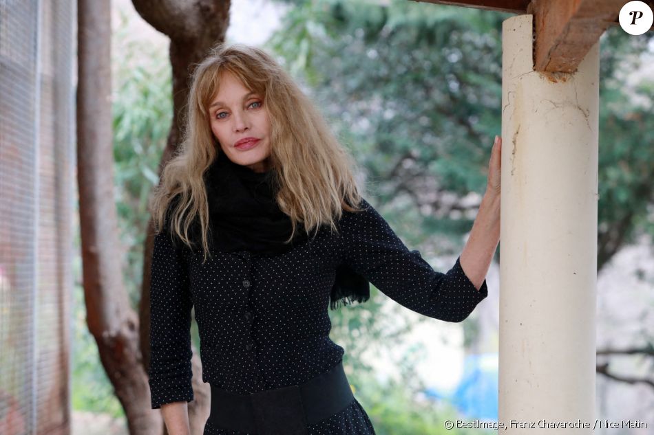 Exclusif - Rencontre avec Arielle Dombasle au refuge pour chats "Les chats de Stella" à Vence. © Franz Chavaroche / Nice Matin / Bestimage