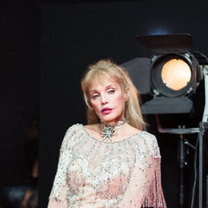 Exclusif - Arielle Dombasle - Backstage de l'enregistrement de l'émission "300 Choeurs chantent pour les Fêtes", à Paris. Le 14 septembre 2020 © Tiziano Da Silva / Bestimage 