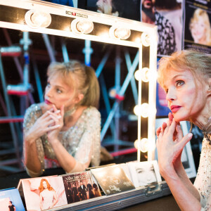 Exclusif - Arielle Dombasle - Backstage de l'enregistrement de l'émission "300 Choeurs chantent pour les Fêtes", à Paris. Le 14 septembre 2020 © Tiziano Da Silva / Bestimage