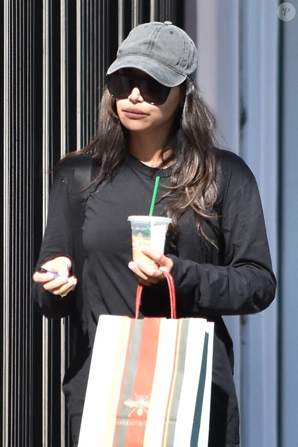 Exclusif - Naya Rivera fait du shopping dans les rues de Studio City, le 13 novembre 2018.
