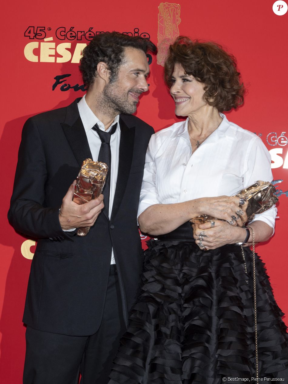 Nicolas Nicolas Bedos (César du meilleur scénario original pour " La Belle Époque "), Fanny Ardant (César de la meilleure actrice dans un second rôle pour le rôle de Marianne dans " La Belle Époque ") - Photocall du dîner de la 45ème cérémonie des César au Fouquet's à Paris. Le 28 février 2020 © Pierre Perusseau / Bestimage