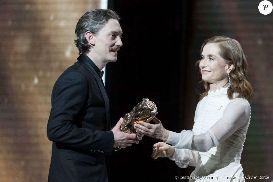 Swann Arlaud (habillé en Dior, chaussures Dior) (César du meilleur acteur pour le film "Petit Paysan"), Isabelle Huppert - 43ème cérémonie des Cesar à la salle Pleyel à Paris, le 2 mars 2018. © Dominique Jacovides - Olivier Borde / Bestimage