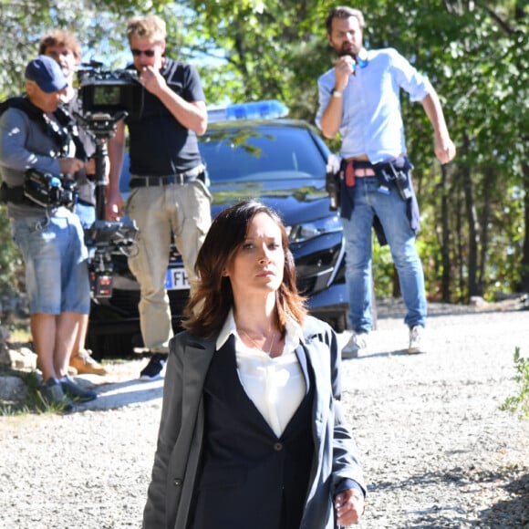 Exclusif - Fabienne Carat durant le premier jour de tournage de la nouvelle saison de la série télévisée diffusée sur TF1 "Section de Recherches", le 9 septembre 2019 au Rouret. © Bruno Bebert / Bestimage