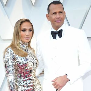 Jennifer Lopez et son compagnon Alex Rodriguez lors du photocall des arrivées de la 91ème cérémonie des Oscars 2019 au théâtre Dolby à Hollywood, Los Angeles, Californie, Etats-Unis.