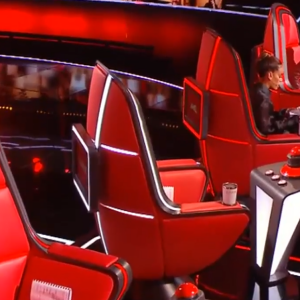 Vianney casse le système des fauteuils dans "The Voice 2021" - TF1, Émission du 13 mars 2021
