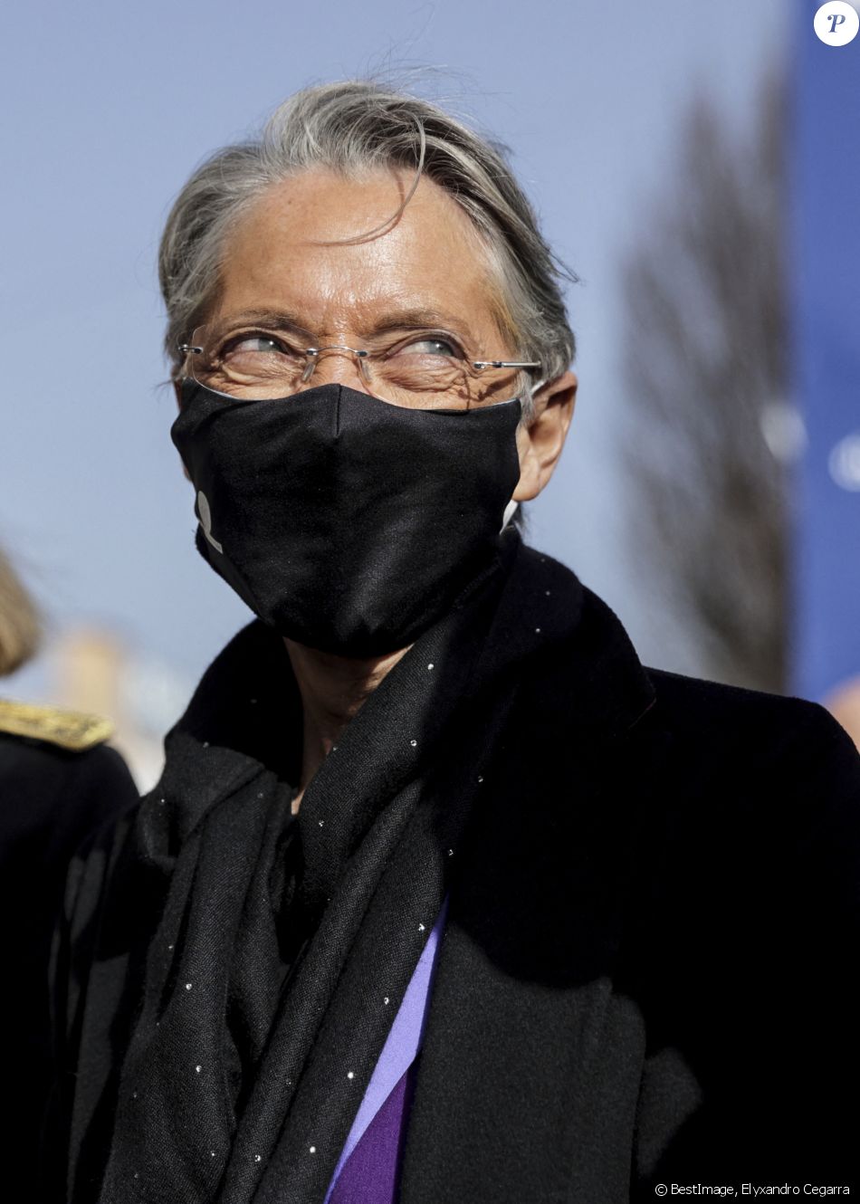 Elisabeth Borne, ministre du Travail, de l'Emploi et de l'Insertion en déplacement pour la présentation du plan et de la mobilisation "Les entreprises s'engagent" à Strasbourg, France, le 25 février 2021. © Elyxandro Cegarra/Panoramic/Bestimage