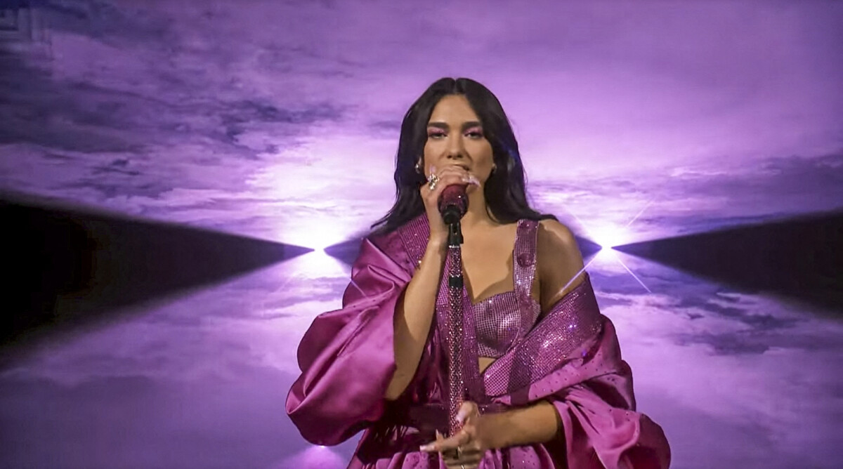 Dua Lipa : Revivez son strip-tease pailleté, torride performance aux Grammy  Awards 2021 - Purepeople