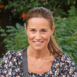 Exclusif - Pippa Middleton et son fils Arthur dans le quartier de Chelsea à Londres, le 11 septembre 2020.