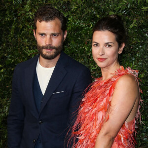 Jamie Dornan et sa femme Amelia Warner lors du dîner "Chanel and Charles Finch Pre-Oscar Awards" au restaurant Madeo à Los Angeles.
