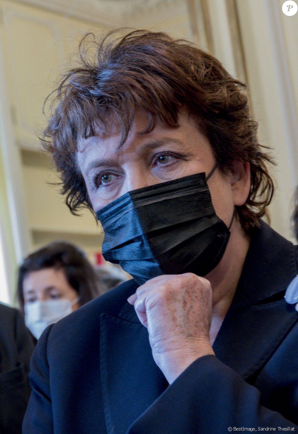 Roselyne Bachelot, ministre de la Culture, remet le prix littéraire Franz Hessel à Emmanuelle Pireyre à Lyon, le 25 février 2021. © Sandrine Thesillat / Panoramic / Bestimage