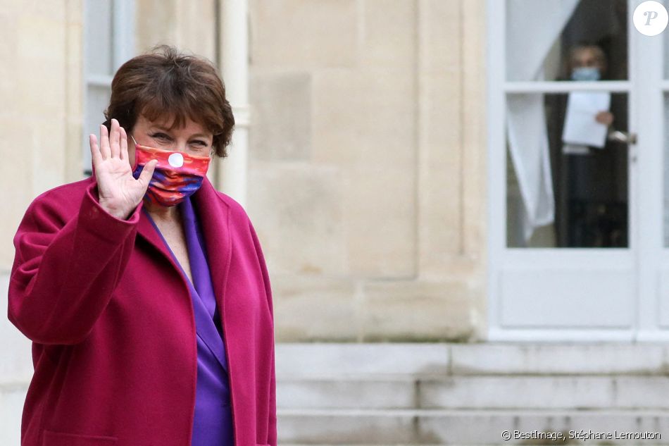 Roselyne Bachelot, ministre de la Culture à la sortie du conseil des ministres du 3 février 2021, au palais de l'Elysée à Paris. © Stéphane Lemouton / Bestimage