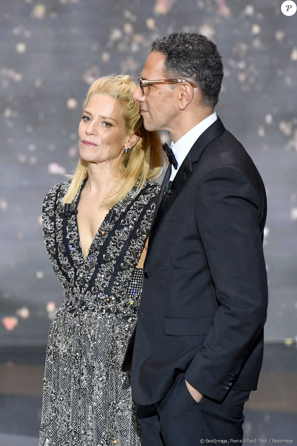 Marina Foïs, maîtresse de cérémonie et Roschdy Zem, président de la cérémonie sur scène lors de la 46ème cérémonie des César à l'Olympia à Paris le 12 mars 202. © Pierre Villard/ Pool / Bestimage