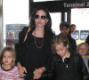 Brad Pitt, sa femme Angelina Jolie et leurs enfants Maddox, Pax, Zahara, Shiloh, Vivienne et Knox prennent l'avion à l'aéroport de Los Angeles pour venir passer quelques jours dans leur propriété de Miraval, le 6 juin 2015.