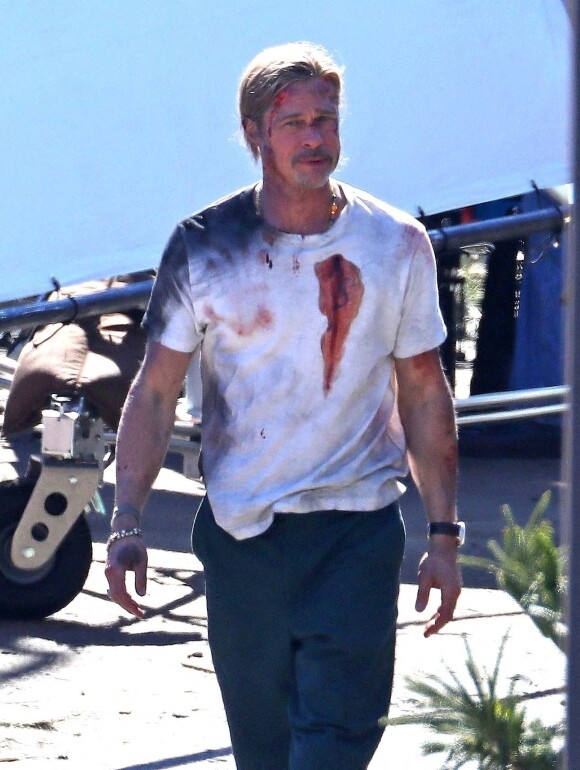 Exclusif - Brad Pitt sur le tournage d'une scène d'accident pour le film "Bullet Train'' à Los Angeles, Californie, Etats-Unis,le 4 mars 2021.