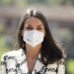 La reine Letizia d'Espagne assiste au "Princess of Girona Foundation Award 2021" dans la catégorie Business au musée de Victorio Macho à Tolède, Espagne, le 17 mars 2021.