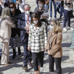 La reine Letizia d'Espagne assiste à la présentation des lauréats de la "Princess of Girona Foundation Award 2021" dans la catégorie "Business" à Tolède, le 17 mars 2021.