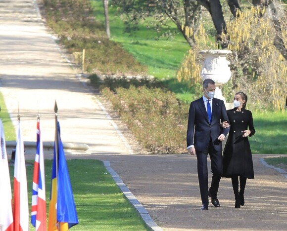 Le roi Felipe VI et la reine Letizia d'Espagne lors de la cérémonie européenne d'hommage aux victimes du terrorisme au Palais Royal à Madrid. Le 11 mars 2021